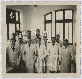 Estudiantes de Ingeniería Química en Laboratorios