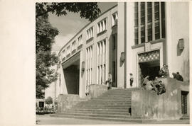 Arco y acceso a la Facultad de Medicina